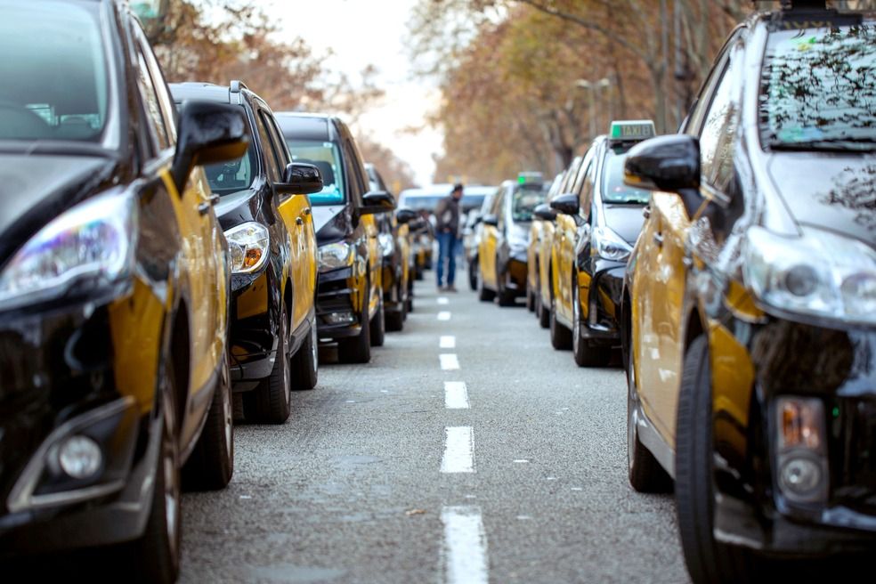 conjunto de taxis en fila